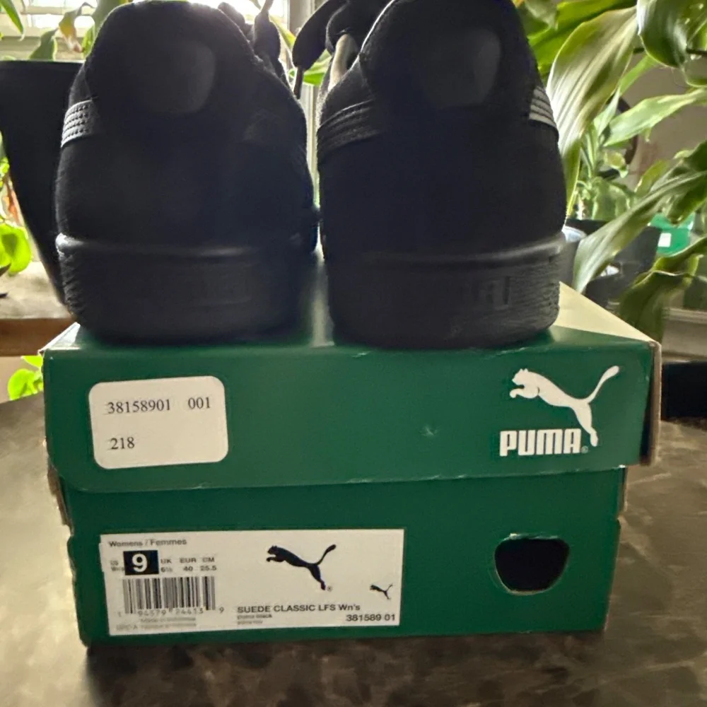 Shoes - Picture 4 of 5
